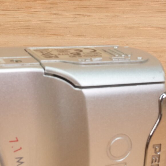 Pentax Optio E30 / 7.1MP / 3x Zoom / Compact Camera - Picture 7 of 9